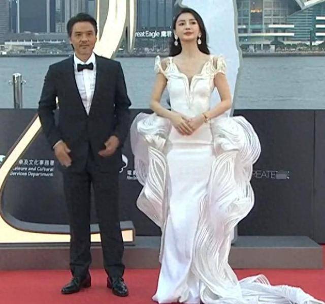 第42届香港金像奖红毯：娱乐圈女星风采对比